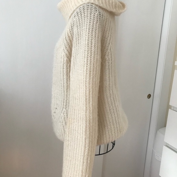 Ivory, lovely, French sweater. Perfect with jeans - Picture 3 of 4